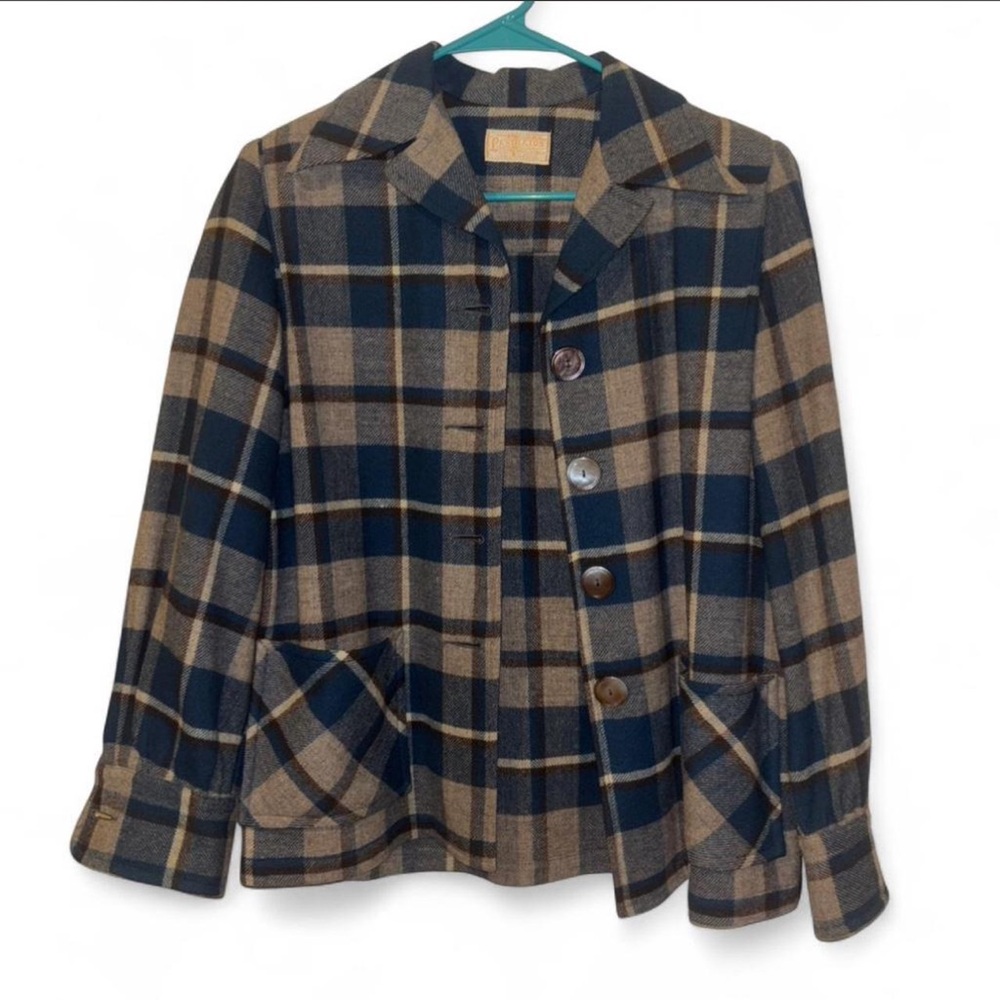 Vintage women’s Pendleton blue/brown plaid 100% virgin wool jacket Size M